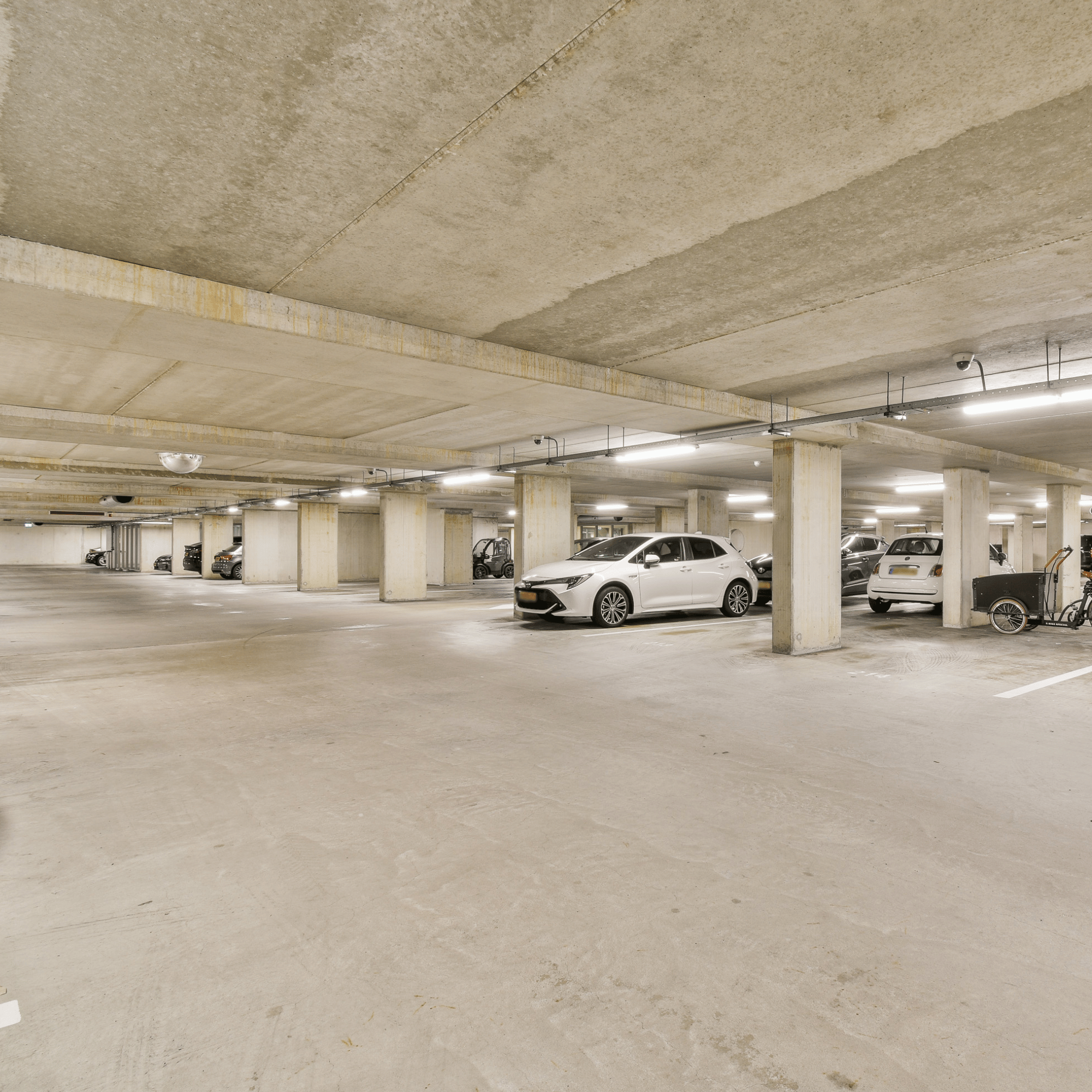 Spacious Car Parking Facility